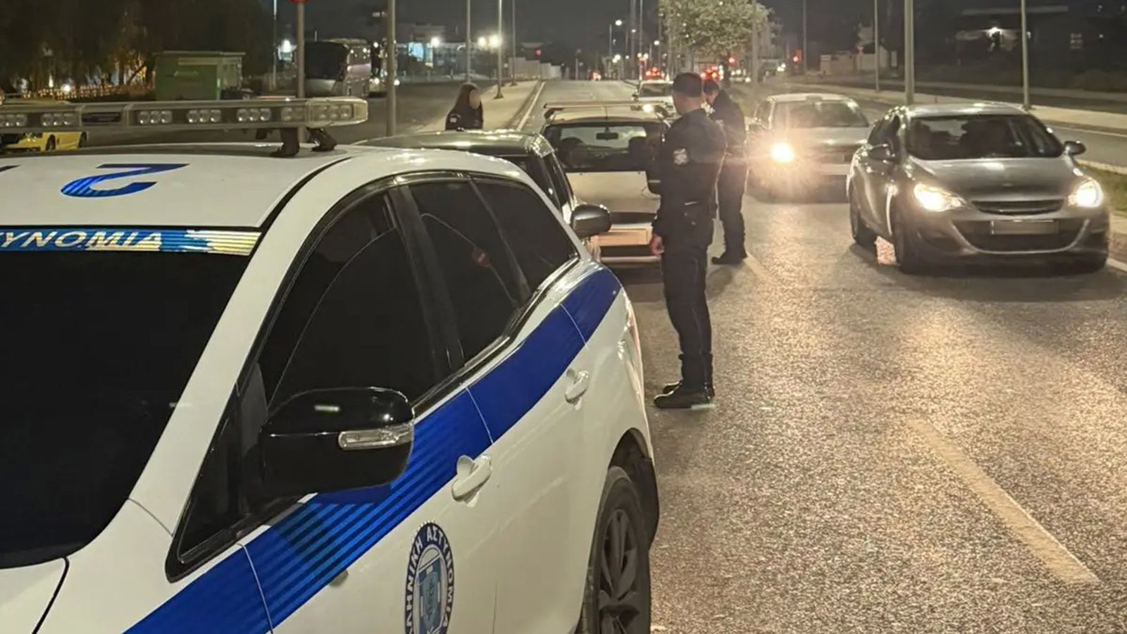 ΕΛ.ΑΣ.: Έλεγχοι στη Δυτική Αττική - Πήρε διπλώματα και οχήματα! 